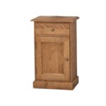landelijke, klassieke, extravagante nachtkastje met lade en deurtje voor veel opbergruimte. Gemaakt van massief hout eiken in de kleur geolied bruin Het nachtkastje kan op verschillende manieren geverfd worden. Het kan op maat gemaakt worden. Villa Laura