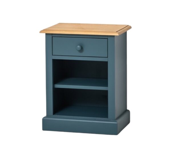 Landelijke, klassieke, extravagante nachtkastje met lade en een open vak met twee planken voor veel opbergruimte. Gemaakt van massief hout eiken in de kleur donker blauw en naturel blad. Het nachtkastje kan op verschillende manieren geverfd worden in verschillende kleuren. Het kan op maat gemaakt worden. Villa Laura