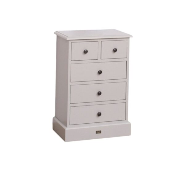 landelijke, klassieke, extravagante nachtkastje met veel laadjes voor opbergruimte. Gemaakt van massief hout eiken in de kleur zand beige. Het kan op maat gemaakt worden.