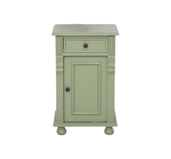 Landelijk nachtkastje met deur en lade. Gemaakt van massief eiken hout in de kleur groen vintagelook. Het meubel kan op verschillende manieren geverfd worden in verschillende kleuren en kan op maat gemaakt worden. Villa Laura