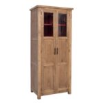 Landelijke buffetkast 2-deurs met specerijen rek. Gemaakt van massief eiken hout in de kleur rood met naturel. Het meubel kan op verschillende manieren geverfd worden in verschillende kleuren en kan op maat gemaakt worden. Villa Laura