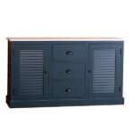 Landelijk dressoir met louvre shutters deurtjes en drie lades voor opbergruimte. Gemaakt van massief eiken hout in de kleur zwart, donker blauw. Het meubel kan op verschillende manieren geverfd worden in verschillende kleuren en kan op maat gemaakt worden. Villa Laura