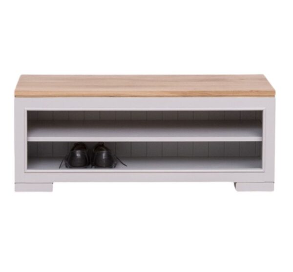 Modern schoenenbankje/zitbankje met twee open lange vakken. Gemaakt van massief eiken hout in de kleur licht grijs met naturel. Het meubel kan op verschillende manieren geverfd worden in verschillende kleuren en kan op maat gemaakt worden. Villa Laura