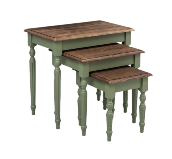 Landelijke salontafel/bijzettafel set van 3. Gemaakt van massief eiken hout in de kleur groen en warm eiken. Het meubel kan op verschillende manieren geverfd worden in verschillende kleuren en kan op maat gemaakt worden. Villa Laura