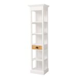 Landelijke boekenkast met vijf open vakken en een lade. Gemaakt van massief eiken hout in de kleur wit en laadje naturel licht eiken. Het meubel kan op verschillende manieren geverfd worden in verschillende kleuren en kan op maat gemaakt worden. Villa Laura