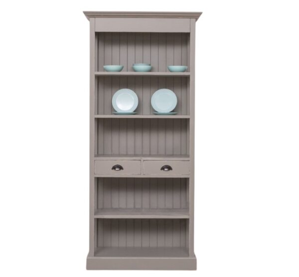 Landelijke boekenkast met vijf open vakken en twee lades. Gemaakt van massief eiken hout in de kleur taupe, grijs. Het meubel kan op verschillende manieren geverfd worden in verschillende kleuren en kan op maat gemaakt worden. Villa Laura