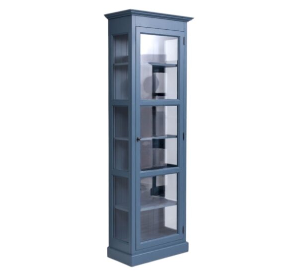 Landelijke boekenkast met zes vakken met lange deur met glas. Gemaakt van massief eiken hout in de kleur blauw. Het meubel kan op verschillende manieren geverfd worden in verschillende kleuren en kan op maat gemaakt worden. Villa Laura