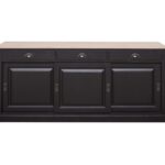 landelijk klassiek dressoir met 3 schuifdeuren en lades voor veel opbergruimte. Gemaakt van massief hout eiken in de kleur hoogglans zwart en een robuuste naturel eiken blad. Het kan op maat gemaakt worden. Villa Laura