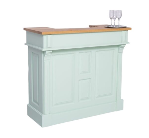 Landelijke bar, balie, toonbank met vier vakken en vier lades. Gemaakt van massief eiken hout in de kleur baby licht blauw, wit, met licht eiken blad. Het meubel kan op verschillende manieren geverfd worden in verschillende kleuren en kan op maat gemaakt worden. Villa Laura