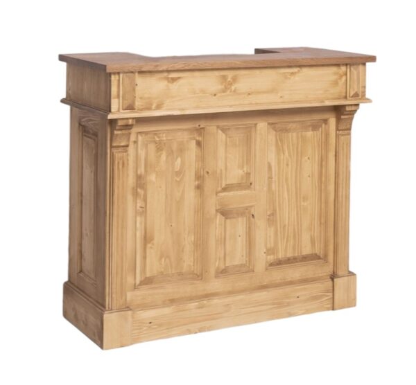 Landelijke bar, balie, toonbank met vier vakken en vier lades. Gemaakt van massief eiken hout in de kleur licht eiken blad. Het meubel kan op verschillende manieren geverfd worden in verschillende kleuren en kan op maat gemaakt worden. Villa Laura