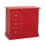 Landelijke ladekast met drie kleine lades onder elkaar en één deurtje voor opbergruimte. Gemaakt van massief eiken hout in de kleur rood. Het meubel kan op verschillende manieren geverfd worden in verschillende kleuren en kan op maat gemaakt worden. Villa Laura