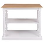 Landelijke side table met drie lagen en sierlijke poten. Gemaakt van massief eiken hout in de kleur wit met een licht eiken blad. Het meubel kan op verschillende manieren geverfd worden in verschillende kleuren en kan op maat gemaakt worden. Villa Laura