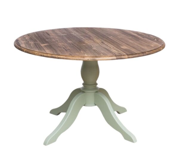 Landelijke uitschuifbare ronde eettafel met een klassiek onderstel. Eettafel gemaakt van eikenhout. Onderstel in de kleur bruin en het tafelblad in de kleur donker bruin eiken blad en groene poot onderstel. Villa Laura