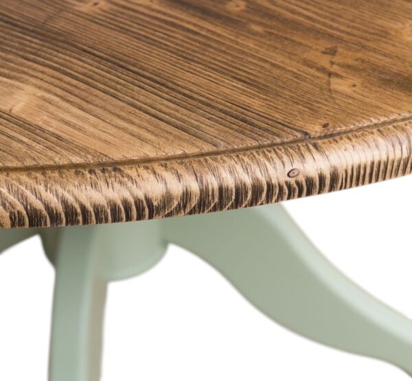Landelijke uitschuifbare ronde eettafel met een klassiek onderstel. Eettafel gemaakt van eikenhout. Onderstel in de kleur bruin en het tafelblad in de kleur donker bruin eiken blad en groene poot onderstel. Villa Laura