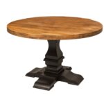 Landelijke koloniale ronde tafel met groot onderstel met eiken houten blad die op maat gemaakt kan worden. de poot is een kolompoot van een kasteeltafel. Het tafelblad is in de kleur warm rustiek bruin eiken en een zwarte poot. Villa Laura