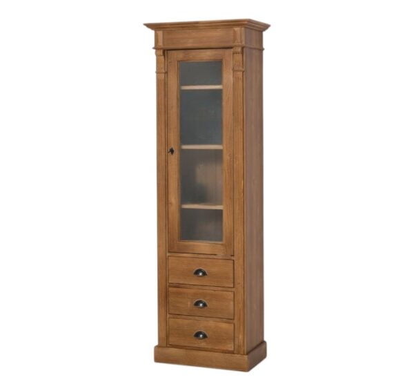 klassiek landelijke vitrinekast met ornamenten. het heeft drie lades onder elkaar en een lange deur met glas met planken erachter. Gemaakt van massief eiken hout in de kleur warm bruin, naturel. Het meubel kan op verschillende manieren geverfd worden in verschillende kleuren en kan op maat gemaakt worden. Villa Laura