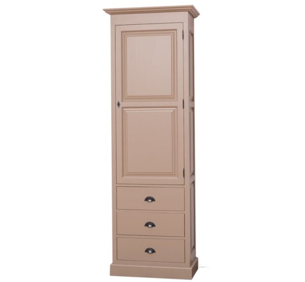 Landelijke opbergkast/wandkast/kledingkast met een deur en drie lades. Gemaakt van massief eiken hout in de kleur zand beige. Het meubel kan op verschillende manieren geverfd worden in verschillende kleuren en kan op maat gemaakt worden. Villa Laura
