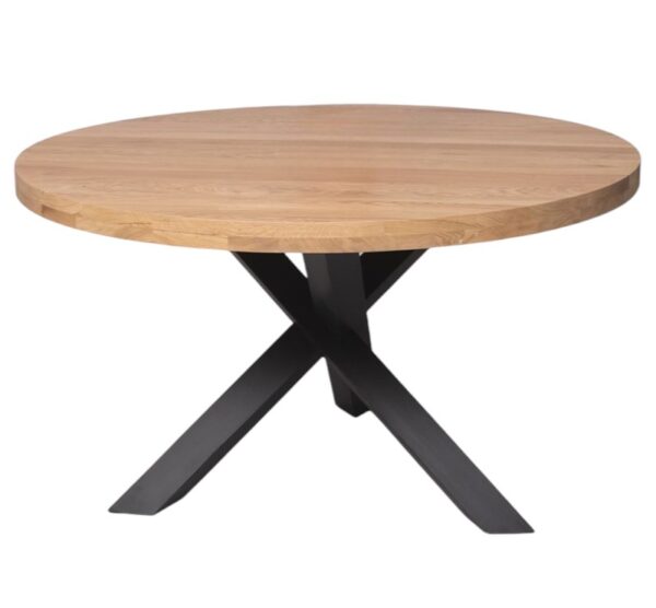 Ronde eettafel met spinpoot. Gemaakt van massief hout eiken. Het onderstel is zwart en het bovenblad is van licht naturel eiken hout, waar je mooi de nerven van kan zien. De lengte is 130 cm of het kan op maat gemaakt worden. Villa Laura
