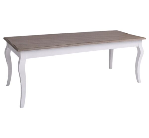 Landelijke rechthoekige eettafel met vier poten. Gemaakt van massief eiken hout in de kleur naturel met wit onderstuk. Het meubel kan op verschillende manieren geverfd worden in verschillende kleuren en kan op maat gemaakt worden. Villa Laura
