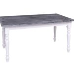 Landelijke rechthoekige eettafel gemaakt van eiken hout, kan in verschillende maten. Het tafelblad is in de kleur black grey wash. Het onderstel is in de kleur gebroken wit. De tafel kan op verschillende manieren geverfd worden in verschillende kleuren en kan op maat gemaakt worden. Villa Laura