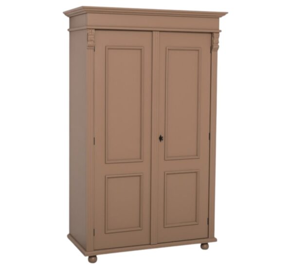 landelijk klassiek 2-deurs kledingkast/opbergkast. de kledingkast heeft een roede met daarboven een legplank. Gemaakt van massief hout eiken in de kleur mokka bruin, taupe. de kledingkast is 110 cm breed of het kan op maat gemaakt worden. Villa Laura