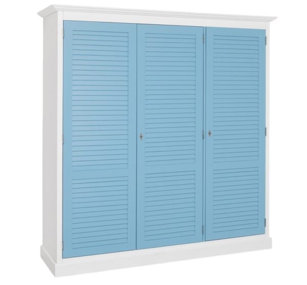 landelijke kledingkast met louvre shutter deuren. de kledingkast heeft een gedeelte hang en legplanken. Gemaakt van massief hout eiken. kleur wit en blauwe deuren. Het kan op maat gemaakt worden. Villa Laura