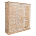 landelijke kledingkast met louvre shutter deuren. de kledingkast heeft een gedeelte hang en legplanken. Gemaakt van massief hout eiken met een rustieke afwerking. kleur whitewash, beachwood, ibizastijl. Het kan op maat gemaakt worden. Villa Laura