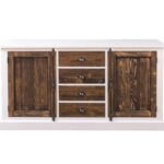 landelijke, klassieke dressoir met lades en deuren met een Franse espagnolet sluiting. Gemaakt van massief hout eiken in de kleur gebroken wit/rustiek gebrand warm bruin. Het kan op maat gemaakt worden. Villa Laura