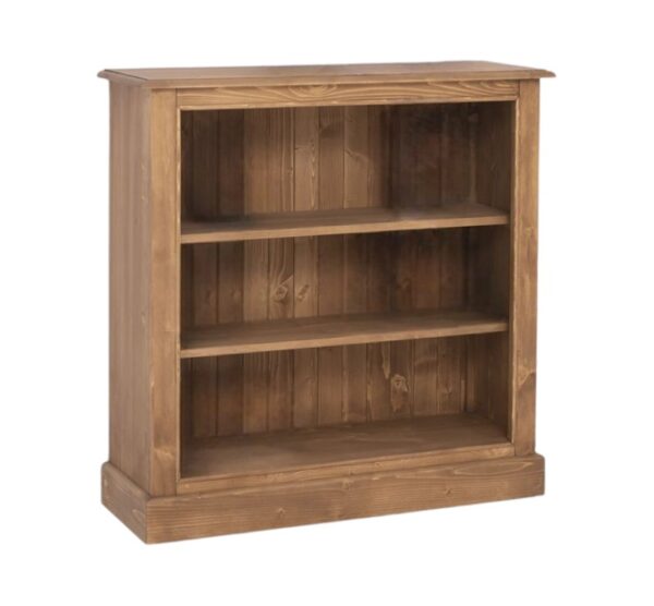 Landelijk bureaukastje met drie verstelbare open vakken. Gemaakt van massief eiken hout in de kleur natuurlijk warm bruin eiken hout. Het meubel kan op verschillende manieren geverfd worden in verschillende kleuren en kan op maat gemaakt worden. Villa Laura