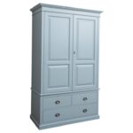 landelijke klassieke kledingkast met lades en 2 deuren. de kledingkast heeft een gedeelte hang en legplanken. Gemaakt van massief hout eiken in de kleur licht blauw. Het kan op maat gemaakt worden. Villa Laura