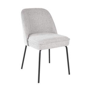 Maak kennis met Eetkamerstoel Britt van Kick Collection. Waar stijl en comfort samenkomen. Met een ronde rugleuning, rijkelijk gevoerde zitting, bekleding van textuurstof en een strak zwart metalen onderstel straalt Britt elegantie uit. Als extra detail heeft de rugleuning aan de voorzijde 2 decoratieve stiknaden. Verkrijgbaar in verschillende kleuren. Villa Laura