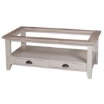 Landelijke, klassieke, extravagante salontafel met 2 lades in een onderblad en een glazen blad. Op de lades zit een komgreep. Gemaakt van massief eiken hout in de kleur paars grijs. De salontafel kan op verschillende manieren geverfd worden in verschillende kleuren en kan op maat gemaakt worden. Villa Laura