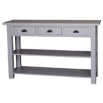 Landelijke sidetable / winkeldisplay met drie lades en twee planken. Gemaakt van massief eiken hout in de kleur grijs. Het meubel kan op verschillende manieren geverfd worden in verschillende kleuren en kan op maat gemaakt worden. Villa Laura