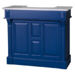 Landelijke bar met vier vakken en vier lades. Gemaakt van massief eiken hout in de kleur blauw met wit blad. Het meubel kan op verschillende manieren geverfd worden in verschillende kleuren en kan op maat gemaakt worden. Villa Laura