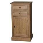 Landelijk hoog nachtkastje met 2 lades en een deurtje. Gemaakt van massief eiken hout in de kleur wax finish bruin. Het meubel kan op verschillende manieren geverfd worden in verschillende kleuren en kan op maat gemaakt worden. Villa Laura