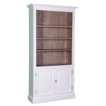 Landelijke smalle buffetkast met vier planken en 2 kastjes. Gemaakt van massief eiken hout in de kleur wit met een wax finish bruine binnenkant. Het meubel kan op verschillende manieren geverfd worden in verschillende kleuren en kan op maat gemaakt worden. Villa Laura