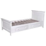 Landelijke, klassieke, extravagante houten eenpersoons bed met twee lades. Gemaakt van massief hout eiken in de kleur wit. Het bed kan op verschillende manieren geverfd worden in verschillende kleuren en kan op maat gemaakt worden. Villa Laura