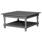 Landelijke, klassieke, extravagante vierkante salontafel met onderblad. Gemaakt van massief hout eiken in de kleur grijs met wit. De salontafel kan op verschillende manieren geverfd worden in verschillende kleuren en kan op maat gemaakt worden. Villa Laura