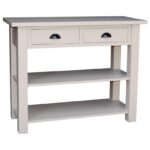 Landelijke side table met twee lades en twee planken. Gemaakt van massief eiken hout in de kleur lichtgroen. Het meubel kan op verschillende manieren geverfd worden in verschillende kleuren en kan op maat gemaakt worden. Villa Laura