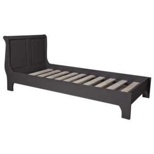 Landelijke, klassieke, extravagante houten eenpersoons bed met laag voeteneinde. Gemaakt van massief hout eiken in de kleur zwartbruin. Het bed kan op verschillende manieren geverfd worden in verschillende kleuren en kan op maat gemaakt worden. Villa Laura