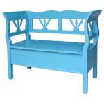 Landelijke, klassieke, extravagante houten bankje met opbergruimte. Gemaakt van massief hout eiken in de kleur blauw. Het bankje kan op verschillende manieren geverfd worden in verschillende kleuren en kan op maat gemaakt worden. Villa Laura