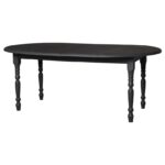 Landelijke ovale uitschuifbare tafel met klassieke poten die op maat gemaakt kan worden. De gehele tafel is in de kleur zwart. Villa Laura
