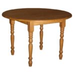 Landelijke ronde uitschuifbare tafel met klassieke poten die op maat gemaakt kan worden. De tafel is in de kleur warm bruin. Villa Laura