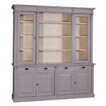 landelijk klassieke bibliotheekkast met lades en deuren. de planken in de kast zijn verstelbaar. Gemaakt van massief hout eiken in de kleur ijsgrijs en binnenkant licht eiken. Het kan op maat gemaakt worden. Villa Laura