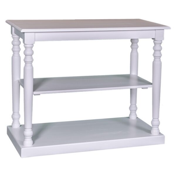 Landelijke side table met drie lagen en sierlijke poten. Gemaakt van massief eiken hout in de kleur lichtgrijs. Het meubel kan op verschillende manieren geverfd worden in verschillende kleuren en kan op maat gemaakt worden. Villa Laura