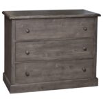 Landelijk, klassiek, extravagant ladekast. het heeft 3 grote lades voor veel opbergruimte. Gemaakt van massief hout in de kleur grijs. De kast kan op verschillende manieren geverfd worden in verschillende kleuren en kan op maat gemaakt worden. Villa Laura