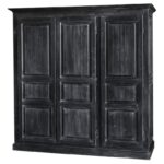 een groot landelijk klassiek 3-deurs kledingkast. de indeling is een gedeelte hang en legplanken. Gemaakt van massief hout eiken in de kleur zwart. de kledingkast is 212 cm lang of het kan op maat gemaakt worden. Villa Laura