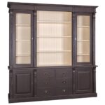 Landelijk klassieke bibliotheekkast met lades en deuren. de planken in de kast zijn verstelbaar. Gemaakt van massief hout eiken in de kleur zwart en binnenkant beige. Het kan op maat gemaakt worden. Villa Laura