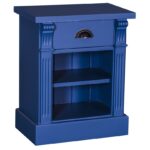 Landelijk nachtkastje met een lade en twee open vakken. Gemaakt van massief eiken hout in de kleur blauw. Het meubel kan op verschillende manieren geverfd worden in verschillende kleuren en kan op maat gemaakt worden. Villa Laura