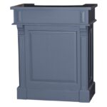 Landelijke bar met twee open vakken en een lade voor opbergruimte. Gemaakt van massief eiken hout in de kleur blauw. Het meubel kan op verschillende manieren geverfd worden in verschillende kleuren en kan op maat gemaakt worden. Villa Laura